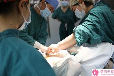 女子花3万多元隆鼻做歪了 整形诊所无麻醉师却做了全麻手术(診所劉女士手術)