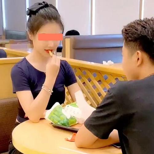 女子称十年在美发店消费150万_上门索赔无果动手打人_经理回应：不是在这消费的_一分不退(消費女士凱文)