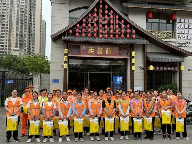 感恩城市美容师_鸿祥赠送爱心粥(美容師感恩愛心)