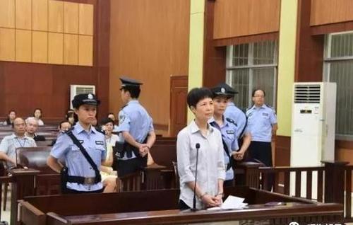 男友面前扮白富美、泡美容院_这位国企女出纳贪污千万获刑(榮昌出納貪污)