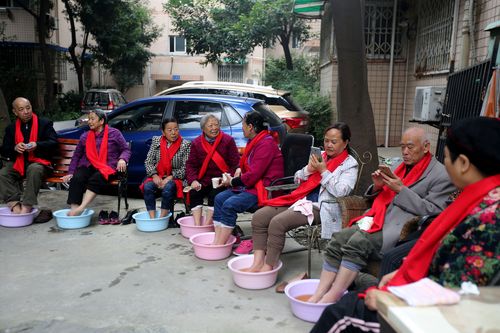 黄河楼社区举行“爱在重阳”系列活动(重陽活動社區)