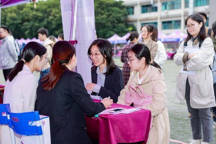 中医药类专场招聘会在广中医举行_过半单位开出8k+月薪(就業中醫藥中醫)