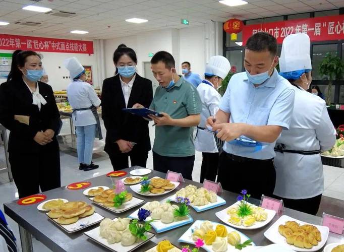 乌鲁木齐市水磨沟区：居民学面点_技能比赛场上展技艺(水磨比賽技能)