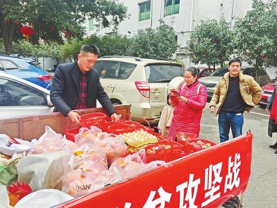 “第一书记”当“导购” 潍坊各地土特产国庆走俏(第一書記土特產農產品)