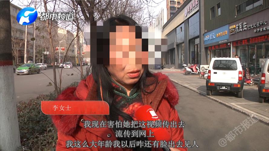 女子做美容被打还拍裸照_还被店内工作人员转发(美容院工作人員店內)