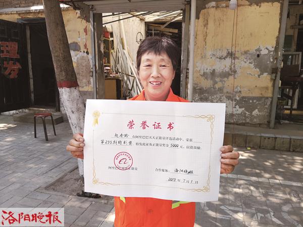 广州100名环卫工作者获评“优秀城市美容师”称号(糞便環衛工作)