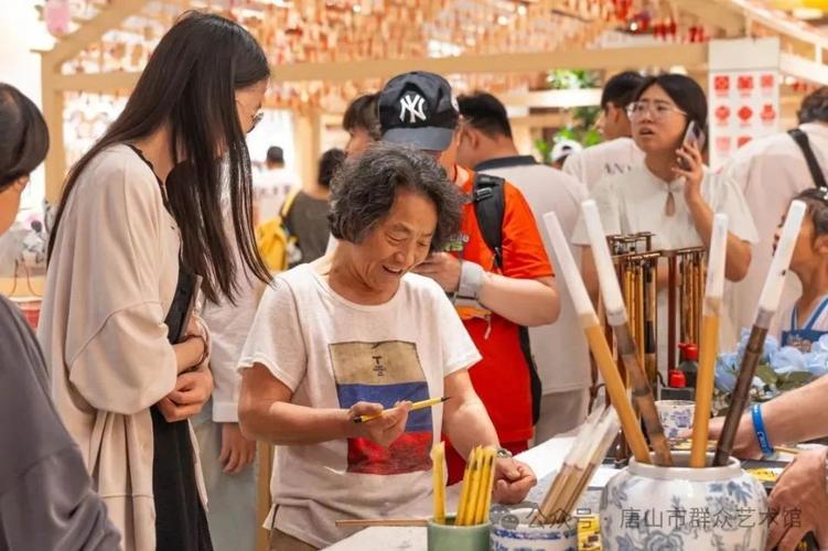 河北群众文艺活动丰富百姓假期生活(群眾展演藝術館)