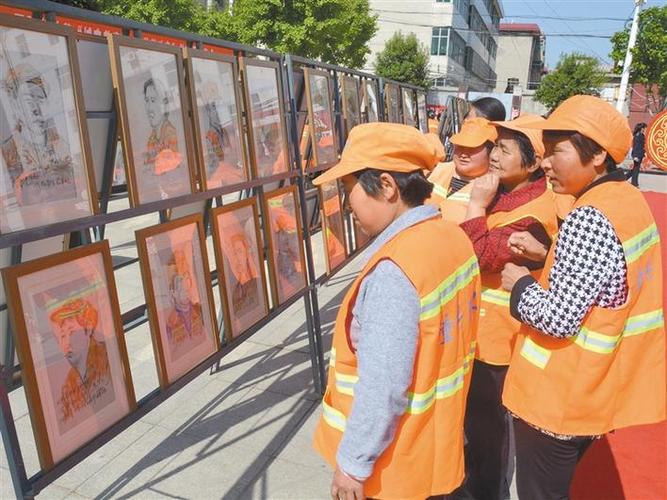 潼关举办“城市美容师、最美劳动者”书画展暨义卖捐赠活动(展出義賣文化館)