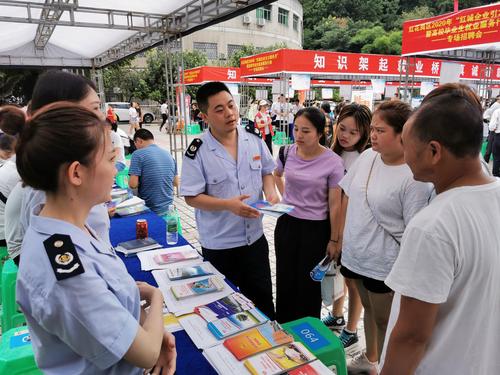 赣州市赣县区税务局：招聘现场促就业 税法宣传惠民生(稅費企業稅務局)