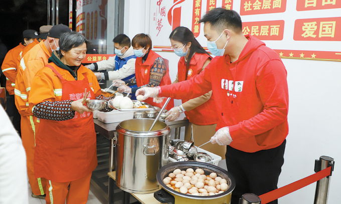 壤塘县：爱心早餐致敬“城市美容师”(早餐愛心壤塘)