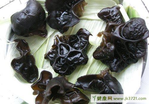 粘液食物很养生？营养师提醒：这5种粘液食物_降脂通肠又养颜！(粘液食物黑木耳)