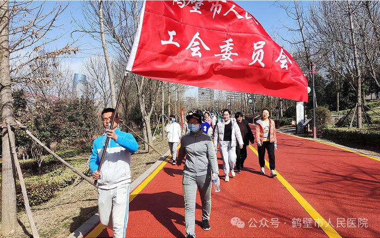 拓展服务新模式_开启院企校合作新方式——鹤壁市人民医院开展“庆三八 送关爱 送健康”系列活动(人民醫院義診活動)