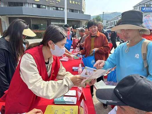 每人100元 杭州向全市困难群众发放现金消费补助(補助困難群眾消費)