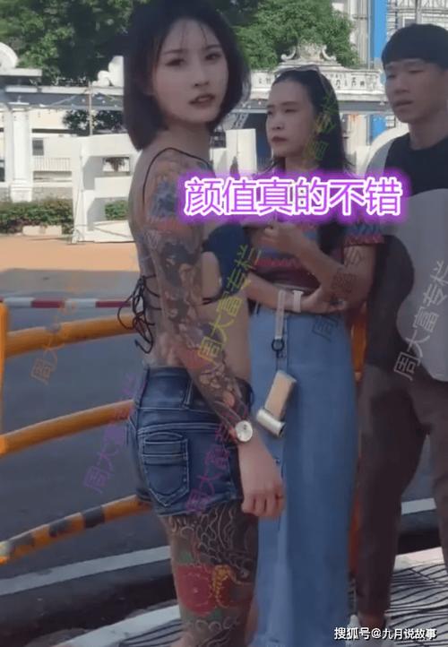 高颜值女子身背孔雀相亲_男子直接拒绝：通体纹身我不喜欢(小雪相親紋身)