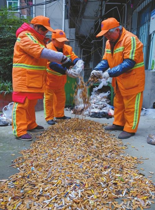 【关注】西夏环卫捡起烟头抹去城市“雀斑”(西夏煙頭環衛)