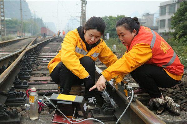 春运故事丨春运路上的钢轨“美容师”(鋼軌美容師春運)