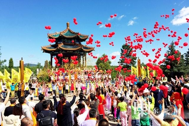 庙会上露天做美容  称从未失过手(廟會露天瘊子)