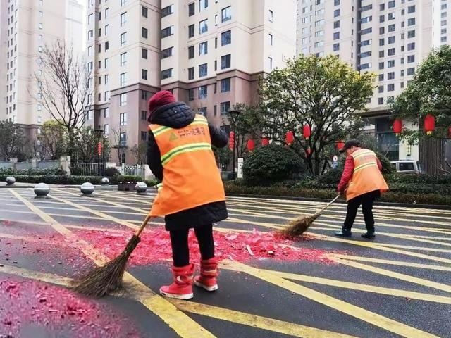 春节里_坚守岗位是最美的一道风景(堅守春節他們的)