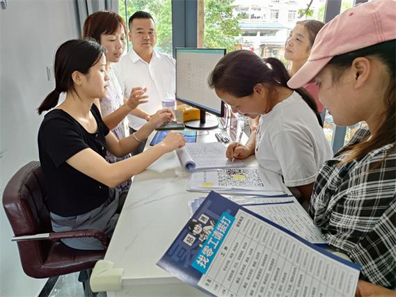 一天4场_场面火热！广州招工见面会设“零工专区”服务灵活就业(零工招工廣州日報)