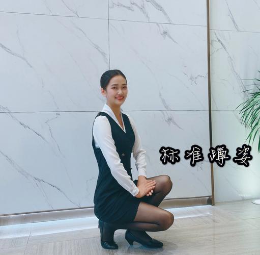 乔云老师简介——高端形象管理与礼仪服务专家(禮儀服務培訓)