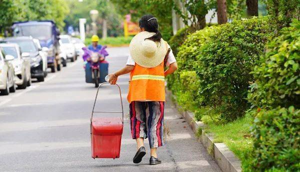 南方深读｜一件夏季环卫工服背后的全城“清凉接力”(環衛環衛工人夏季)