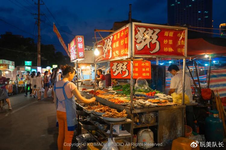 南宁中山路美食街_道路中间摆满摊_老店美食吃到撑(中山路美食吃到)