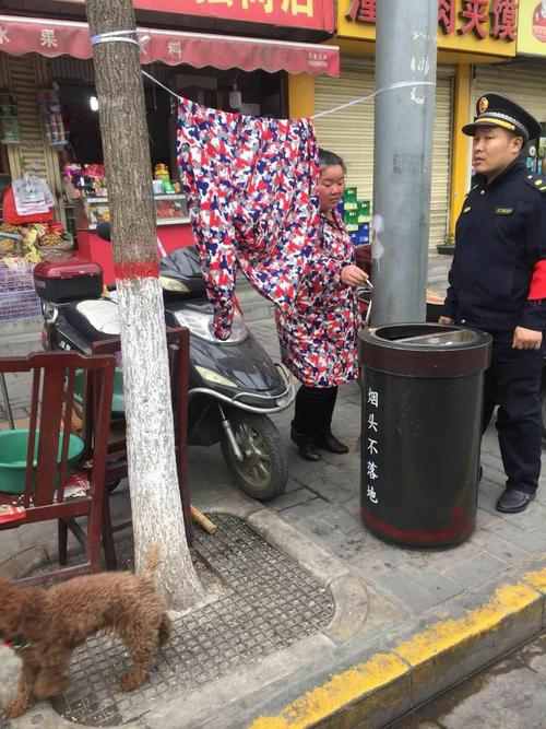 吉林市城管执法局净化市容市貌 整治随意晾晒(晾曬市容支隊)