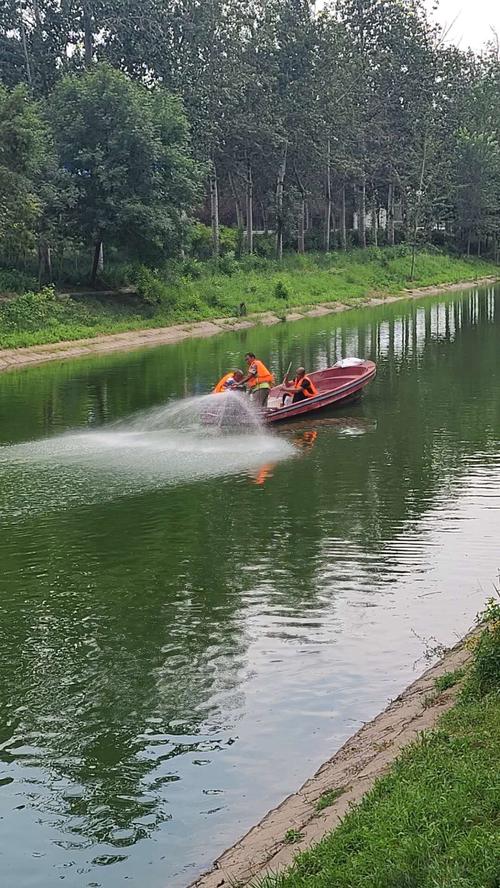 “河涌美容师”：用脚步丈量河道_守护一江碧水(河道美容師丈量)