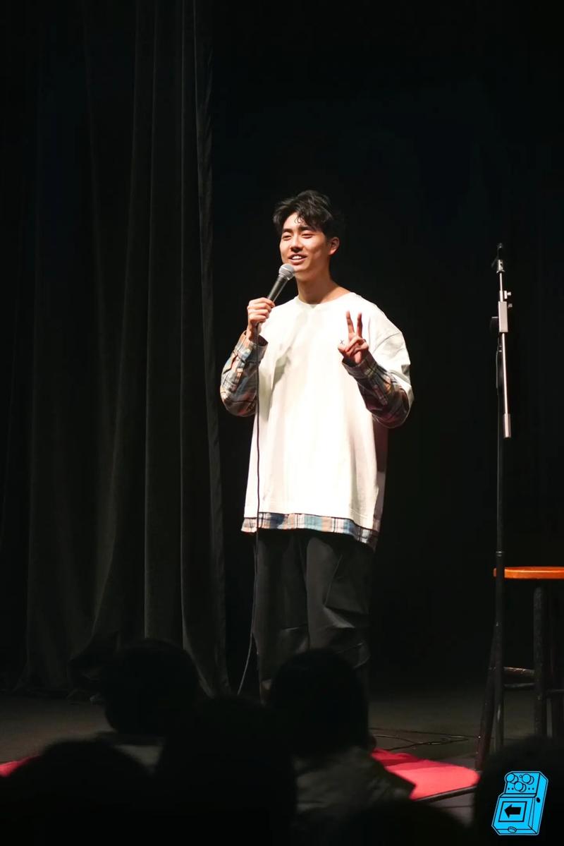 爆梗不断！深圳这场脱口秀精彩上演_观众：笑到打鸣(脫口秀這場觀眾)