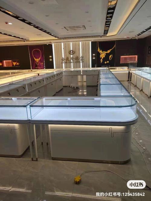 浙江杭州珠宝店展柜定做怎么找厂家？快来瞧瞧吧(展櫃海德珠寶店)