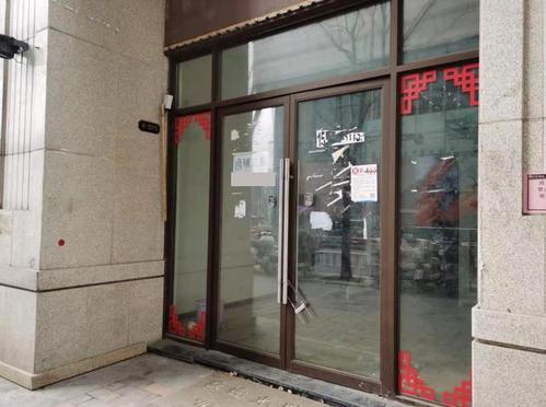 大量商铺出现“关门潮”_满大街都是药店、美容店、中介(都是商鋪藥店)