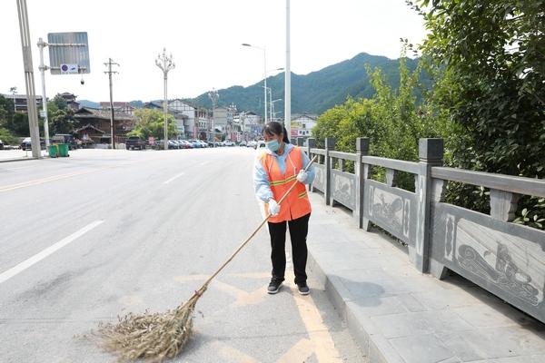 琴台文苑‖杨明来：赞环卫工人(齊魯文苑出瞭)