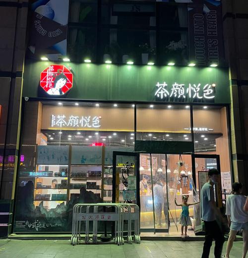 实探茶颜悦色武汉门店：多数无需长时间排队_有门店将关闭(門店極目排隊)